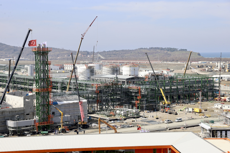 Karadeniz gazının sisteme bağlanması çalışmalarında sona gelinirken, Filyos Gaz İşleme Tesisi de ''Karadeniz Gazı Devreye Alma Töreni'' için gün sayıyor.